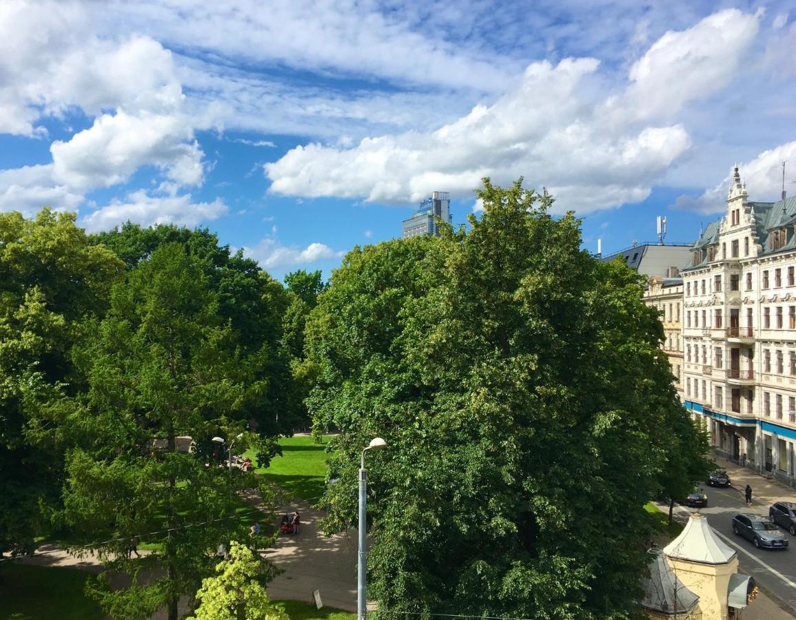Centrally Located Apartment Overlooking Vermanes Park Riga Luaran gambar