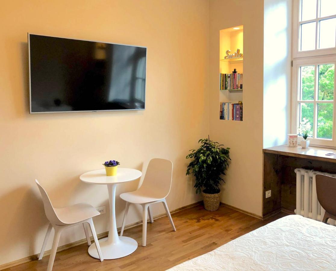 Centrally Located Apartment Overlooking Vermanes Park Riga Luaran gambar