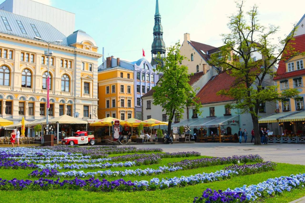 Centrally Located Apartment Overlooking Vermanes Park Riga Luaran gambar
