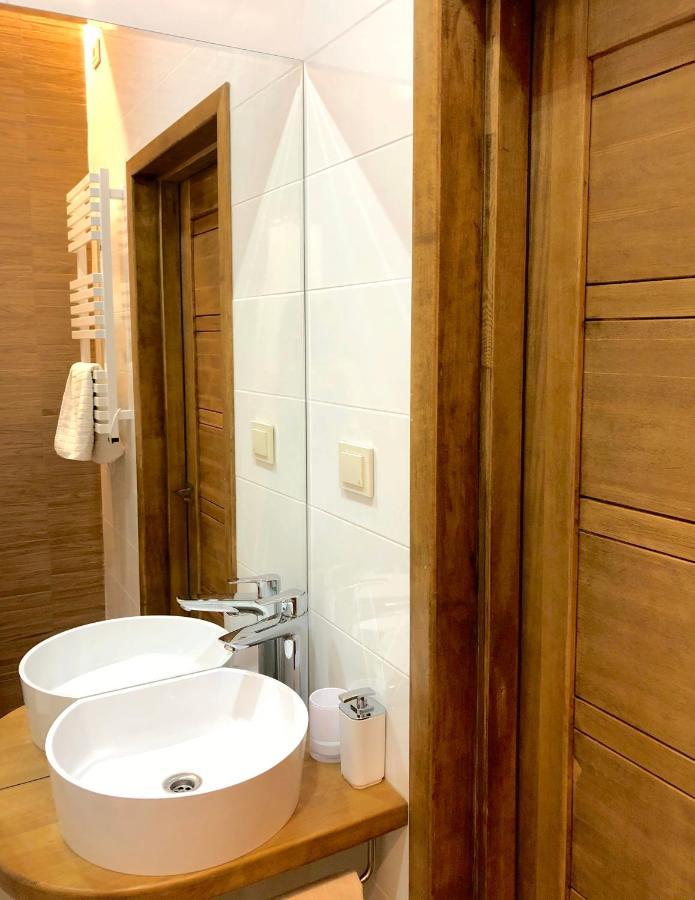 Centrally Located Apartment Overlooking Vermanes Park Riga Luaran gambar
