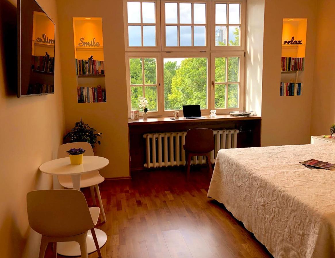 Centrally Located Apartment Overlooking Vermanes Park Riga Luaran gambar